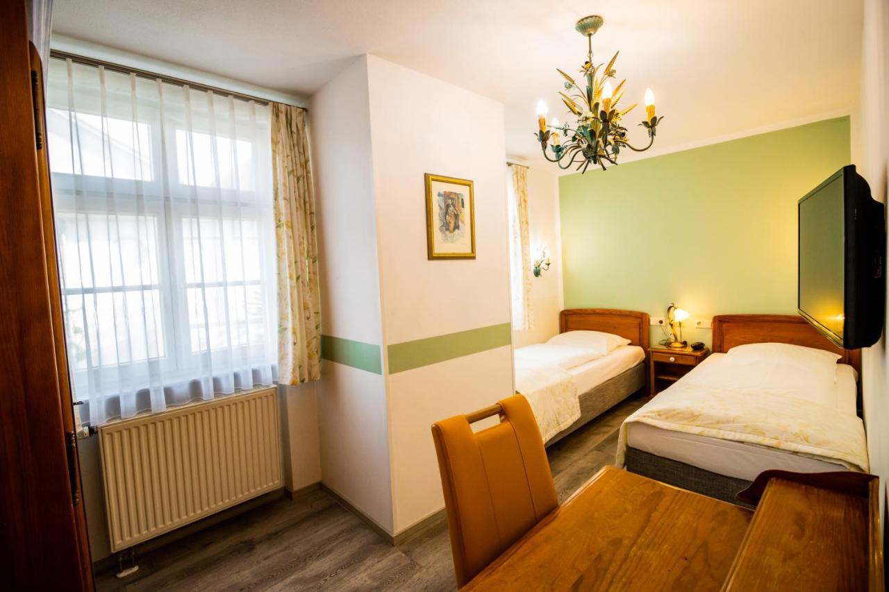 Hotel Gasthof Roessle 韦因加尔滕 外观 照片