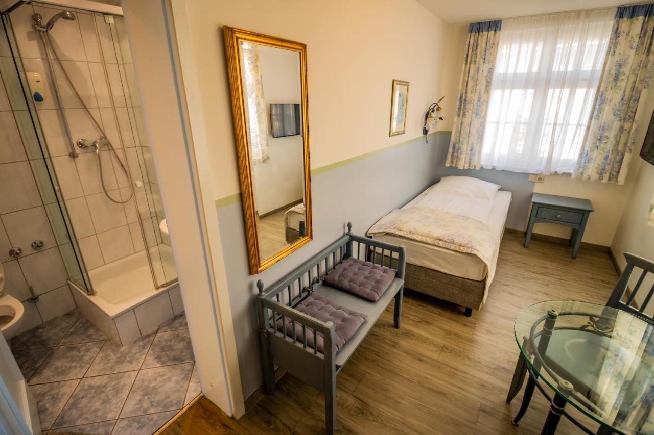 Hotel Gasthof Roessle 韦因加尔滕 外观 照片