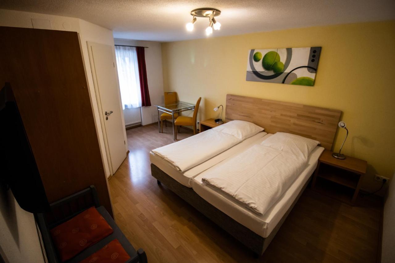 Hotel Gasthof Roessle 韦因加尔滕 外观 照片